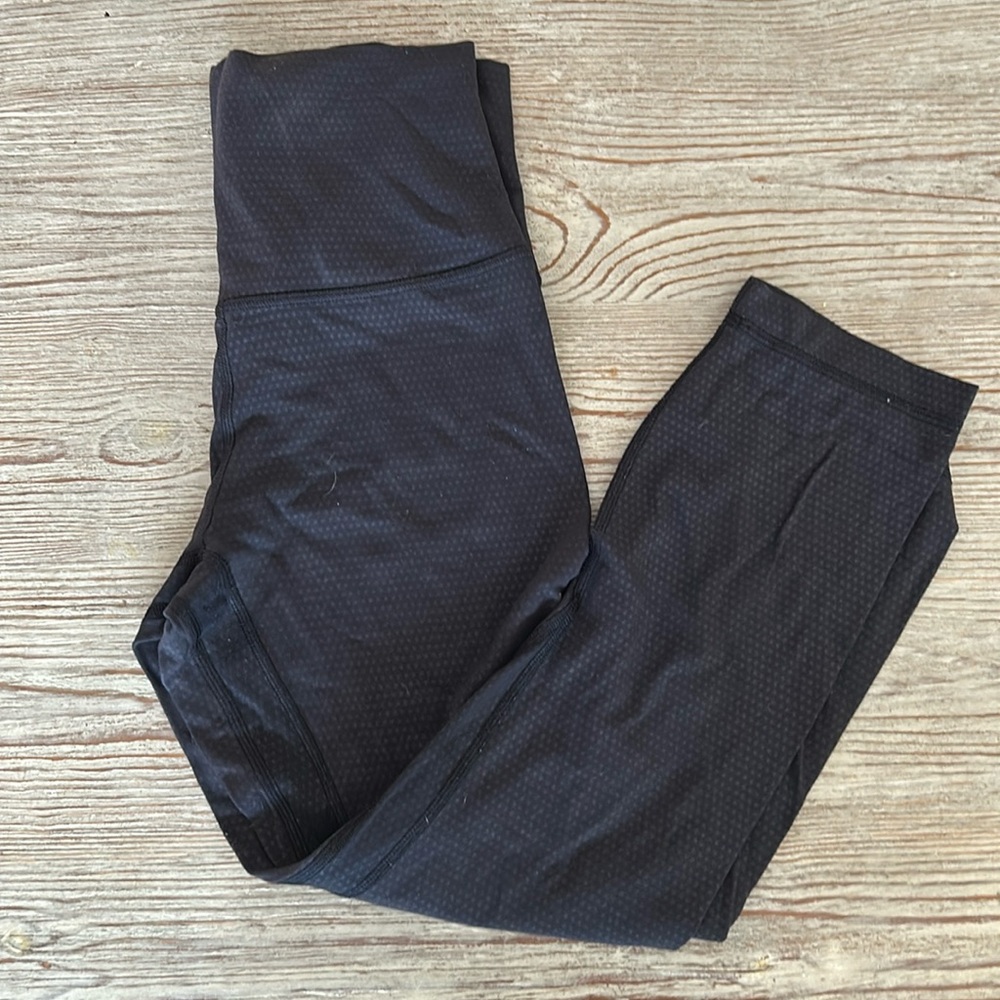 Lululemon 21” align size 4 in polka squat emboss black